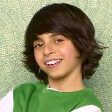 Share the best gifs now >>>. El Asombroso Cambio De Moises Arias Hannah Montana Irreconocible En Monos Ecartelera