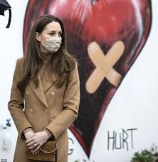 Get the best deals on mens camel coats and save up to 70% off at poshmark now! William And Kate Speak To Paramedics On Front Line Of Covid Crisis London News Time