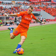Róger krug guedes (born 2 october 1996), known as róger guedes, is a brazilian footballer who plays for shandong luneng taishan as a forward. Oj8zedixoihkcm