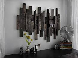 These diy pallet projects are the essentials you will want to learn if you're going to build from pallet wood. Wall Decor Idea From Pallet Wood 1001 Pallets