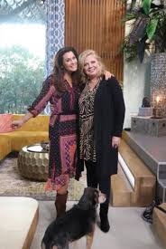 Loretta schrijver gaat volgende week onder het mes om een verdacht 'plekje' weg te laten halen. Loretta Schrijver Kleding Bij Koffietijd En The Masked Singer