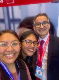 Presente en el congreso @avancespediatria2025 con mis amigas y grandes  Maestros de la Pediatría @dr.felipe.dermaped Dr Oswaldo Núñez endocrinólogo  pediatra, Dr Mario Encinas nefrólogo pediatra!! En capacitación constante  para estar siempre actualizada