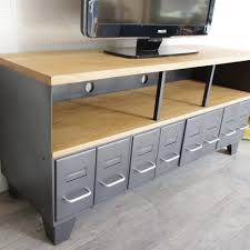Meuble industriel vintage, meuble bois métal ➨ du mobilier vintage de qualité dans le style des lofts le meuble industriel a un aspect très authentique avec l'effet vieilli des matériaux nobles qui meuble tv industriel 1 porte, 2 tiroirs manguier et métal if887. Meuble Tv Industriel Meuble Tv Meuble Tv Style Industriel Meuble Metal