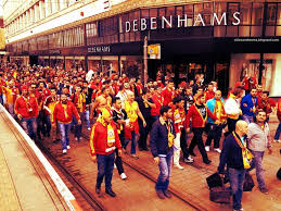 Uygulamayı kullanarak duvar kağıtlarını isterseniz telefonunuza indirebilirsiniz. Galatasaray Fans In Manchester Streets In England For Galatasaray Taraftari 1024x768 Download Hd Wallpaper Wallpapertip