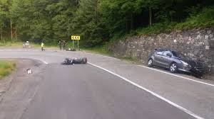 Prin judeţele argeş şi sibiu. Doi Motociclisti RÄniÅ£i De O MasinÄ Pe News Ro