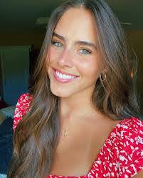 Deandrea Sanders's Instagram, Twitter & Facebook