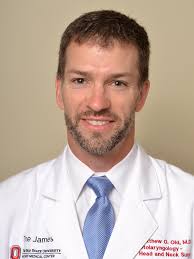 MeetUsMonday Introducing Rebecca Arch, MD, MPH Dr. Arch is one of our PGY-1  Residents. She joined us after completing her undergrad degree as well as  her MD/MPH at Northwestern University. 📸 operating