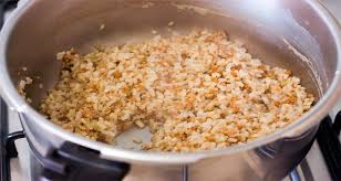 Se dice que en la cocina necesita más tiempo de como es conocido, el arroz integral requiere de mayor tiempo de cocción, pero no necesariamente debe quedar pasado. Como Cocer Arroz Integral Tiempo De Coccion