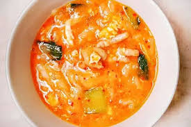 Kalau mau lebih lezat, tambahkan bahan pelengkap, seperti telur rebus, seafood, atau irisan daging. Resep Seblak Kuah Pedas Ceker Ayam Tambah Kwetiau Dan Sayuran