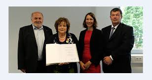 Kinder seien eigene persönlichkeiten, mit eigenen bedürfnissen und einem eigenen. Der Paritatische Rheinland Pfalz Saarland Regine Schuster Erhalt Verdienstmedaille Des Landes Rheinland Pfalz