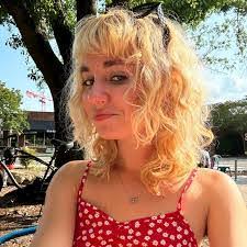 Eloise Albert's Instagram, Twitter & Facebook