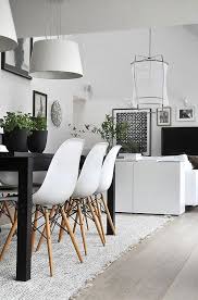 Black And White House Interior 15 Modern Ways To Slay The Black And White Decor Trend White Home Decor Interior House Interior