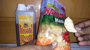 Jual kripik singkong renyah dan gurih tidak keras, tersedia 2 rasa pedas dan bawang. Keripik Singkong Madura Youtube