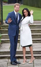 Buckingham palace is launching a probe into the bullying allegations, which markle has countered are just a calculated smear campaign orchestrated by the palace to deflect attention from the. Meghan Markle Posed Outside Buckingham Palace Aged 15 Daily Mail Online