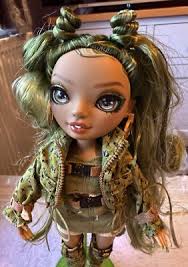 MGAE RAINBOW HIGH OLIVIA WOODS CAMO GREEN FASHION DOLL NEAR COMPLETE EUC