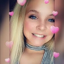 Shauna Beck's Instagram, Twitter & Facebook