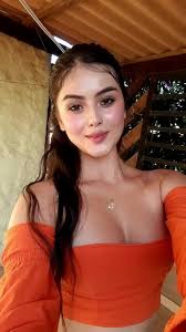 Prisionero de tus brazos: La canción de Vane Osorio