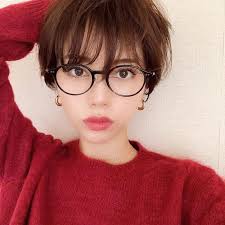 佐藤優里亜 髪を巻いてみた ピアスとネックレスはお気に入り daughtersjewelry ニットは akte official このニット ハイウエスト ハンサムショート 美髪 女子 髪型 ショート