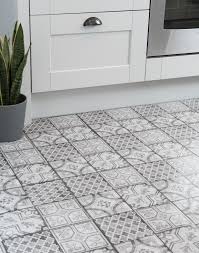 This outdoorsy and elegant look of vinyl tile will inspire you to renovate your space! D C Floor Self Adhesive Vinyl Floor Tiles Moroccan Grey Pack Of 11 Tiles 1sqm Golvplattor Vinylgolv Vinyl Golv