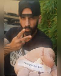 אני יודע קשה להיות אופטימי אחרי השנתיים האחרונות, אחרי הקורונה שהלכה וחזרה,  אחר טראמפ שבא פינק והלך, אחרי שאיבדנו את ביבי, אחרי המלחמה, אחרי ממשלה שקמה  על שקר ורמיה ושנאה, אחרי הקרבת