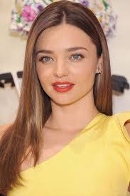 Celebrities With Straight Hair Sleek And Chic Miranda Kerr Hair Miranda Kerr Makeup Straight Hairstyles