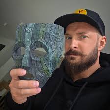 I co biedaki, odmarzają wam już dupy na Openerze? Ja nie będę bulił takiej  kasy za opaskę a wczoraj dorwali mnie na podkopie pod płotem. Więc z moim  starym zamiast OŁPENERA, robimy