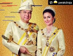Merafak Sembah Serta Ucapan Setinggi Tinggi Tahniah Duli Yang Maha Mulia Paduka Seri Sultan Perak Darul Rid In 2020 Traditional Dresses Thai Royal Family Princess Mary