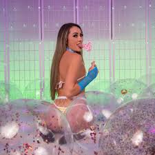 Mackenzie Mace licks you from head to balls 180° VR Porn Video - YouGoggle