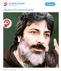 Dopo aver ottenuto il diploma classico al liceo umberto i della sua città, si laurea con lode in scienze delle comunicazioni all'università degli studi. Roberto Fico Spopola Su Twitter Gli Hanno Appioppato La Santita Robertoficosantosubito Il Fatto Quotidiano