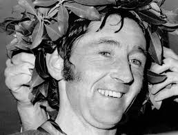 JULY/AUGUST 2021 Vol. 47 No. 4 ISSUE #447 46 Years of Running •  www.jtcrunning.com Coach Jody Hale, Bob Fernee, Jay Birmingha