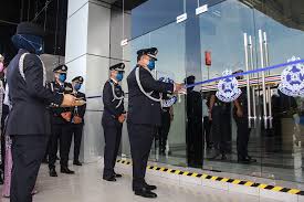 Saya memberi peringatan keras kepada semua pihak termasuk anggota polis supaya mengekalkan disiplin dan tidak mengganggu pihak. Ibu Pejabat Polis Negeri Selangor