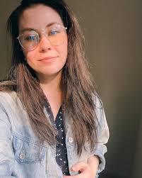 Katie Bennett's Instagram, Twitter & Facebook