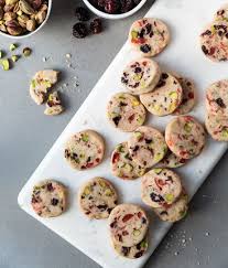 Biscuits A La Canneberge Et Aux Pistaches Recipe Cookie Recipes Biscuits Desserts