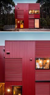 11 Red Houses And Buildings That Aren T Afraid To Make A Statement Red Corrugated Metal Siding Makes Thi Fassadengestaltung Metallfassade Moderne Architektur