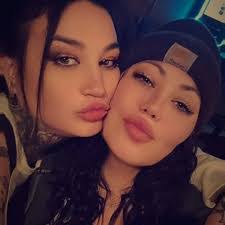 Kari Moran's Instagram, Twitter & Facebook