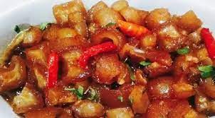 Bahan bahan oseng oseng kikil 350gram kulit sapi 4siung bawang putih 1buah bawang bombay 5cabe hijau 2 daun jeruk 5cabe. Resep Oseng Kikil Pedas Super Mantap Lifestyle Fimela Com