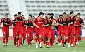 Cơn mưa như trút nước kéo dài hơn 1 tiếng đồng hồ không ngăn cản được sự quyết tâm tập luyện của các cầu thủ đội tuyển việt nam. Ä'á»™i Tuyá»ƒn Quá»'c Gia Sáº½ Há»™i Quan Ä'á»£t Ä'áº§u Tien Trong NÄƒm 2020