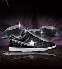 As a constant nod to our riders and the things and people that influence their lives, nike sb selected industry team managers to color up shoes which were then accompanied by ads. Behind The Design Sb Dunk Low Diamond Nike Snkrs