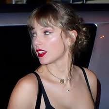 Leonor Taylor's Instagram, Twitter & Facebook