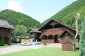 Click pe intrebare pentru a deschide raspunsul Pensiune De Vanzare Valea Draganului Cluj B02 Stranici Imobiliare