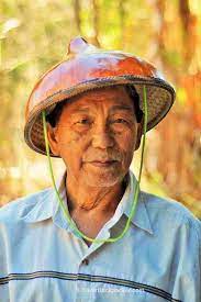 Ginaw bilog was a filipino poet who was recognized as a national living treasure by the philippine government. The Tabungaw Hat Maker Of San Quintin Silverbackpacker Com