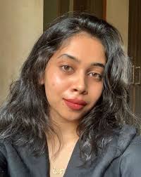 What are 6 lipstick shades that every teenage girl should own?