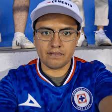 Ya lo dijeron en Kick Ass: ¿Es raro que me excite la tía May? Pues no, no  lo es.