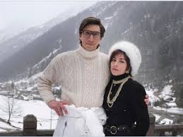 Una persona è morta e un'altra è rimasta ferita in un agguato, avvenuto verso le 9, sotto. People Are Obsessed With New Photos Of Adam Driver And Lady Gaga Wearing Some Fine Knitwear Indy100