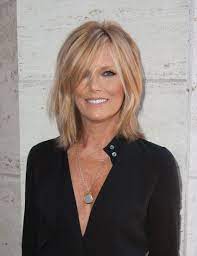 Layered Bob Hairstyles For Women Over 50 Hairstylesforwomenmediumlength Hair Styles Bangs With Medium Hair Medium Hair Styles