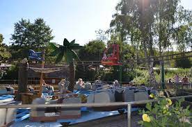 Barbecue areas and huts can only be booked timely in advance via telephone. Freizeitpark Lochmuhle