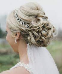 1001 Ideas And Inspirations For Silky And Modern Wedding Hairstyles Hairstyles Ideas Inspirat Wedding Hairstyles Thin Hair Bridal Hair Veil Hair Styles