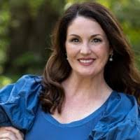 Lisa Petrone's Instagram, Twitter & Facebook