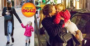 La piccola di casa totti è in assoluto la più somigliante alla madre tra i tre figli della coppia, e sono tanti ad essere rimasti colpiti nel riconoscere in lei una piccola ilary. Ilary Blasi Coccole E Shopping Con La Figlia Isabel Cosi Si Consola Dal Flop Del Grande Fratello Vip Esclusivo Gossip