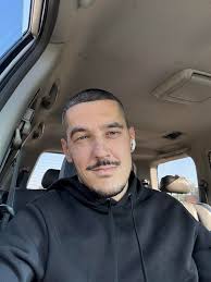 Hello I'm 32 from ct and single. I enjoy golf, traveling, swimming,  reading, exploring delicious food, and spending Friday nights with a glass  of Cabernet Sauvignon or Pinot Noir. I work in